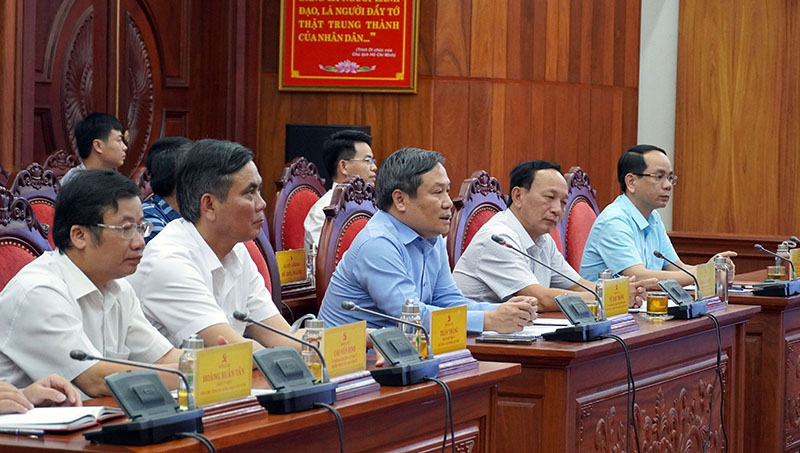 Các đồng chí lãnh đạo tỉnh dự buổi làm việc