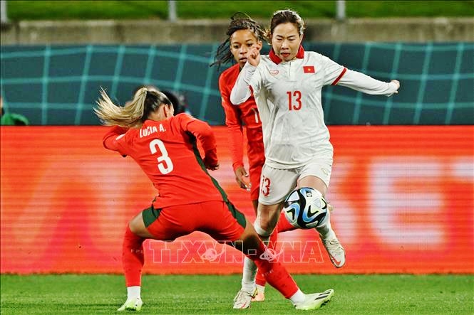 Tuyển nữ Việt Nam nhập cuộc đầy hứng khởi trước Bồ Đào Nha. Ảnh: AFP/TTXVN