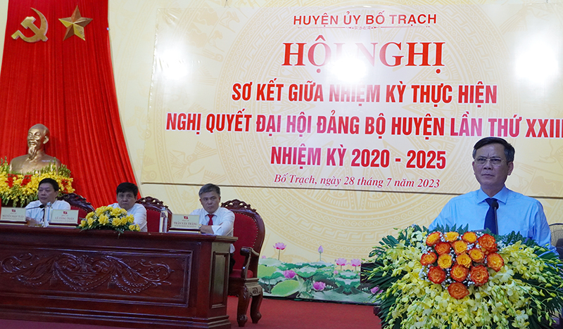Đồng chí Chủ tịch UBND tỉnh Trần Thắng yêu cầu huyện Bố Trạch phải phấn đấu thực sự là trung tâm, là trái tim du lịch của tỉnh.