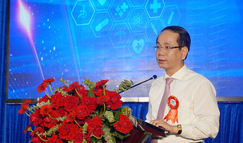 Đồng chí Phó Chủ tịch UBND tỉnh Quảng Bình Phan Mạnh Hùng phát biểu tại lễ khai trương Bệnh viện đa khoa TTH Quảng Bình.