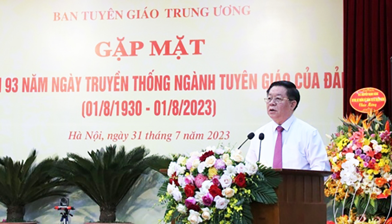   Đồng chí Nguyễn Trọng Nghĩa, Bí thư Trung ương Đảng, Trưởng Ban Tuyên giáo Trung ương phát biểu tại buổi gặp mặt (Ảnh: HNV)