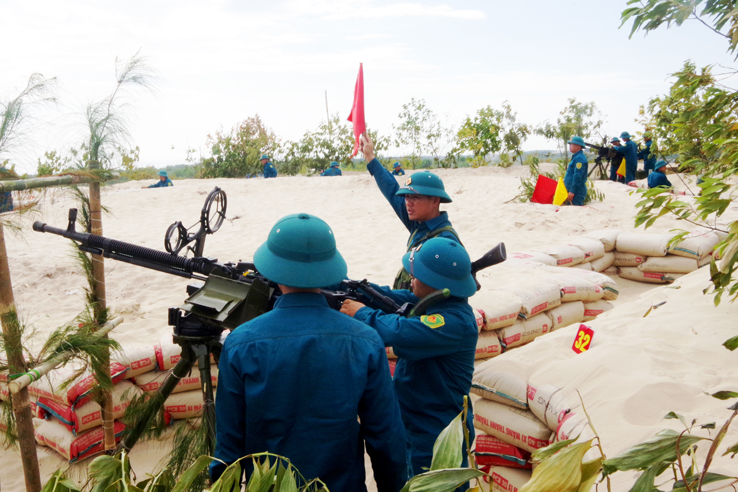 Sẵn sàng diễn tập khu vực phòng thủ và phòng thủ dân sự