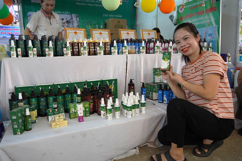 Sản phẩm tiêu biểu của tỉnh Bình Phước tham gia hội chợ hàng công nghiệp nông thôn khu vực Bắc Trung Bộ - Quảng Bình năm 2023. 
