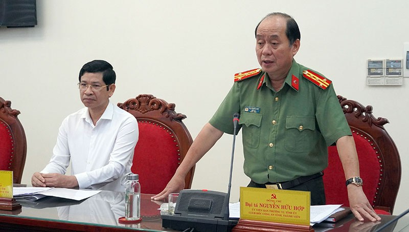 Đại tá Nguyễn Hữu Hợp, Ủy viên Ban Thường vụ Tỉnh ủy, Giám đốc Công an tỉnh thảo luận tại hội nghị