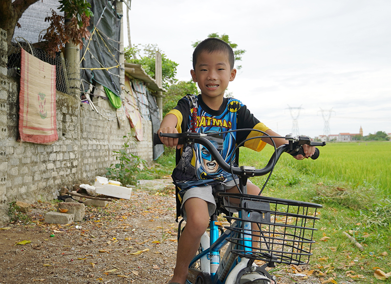 Cháu Hoàng Phi Long mồ côi mẹ khi vừa tròn 6 tuổi.