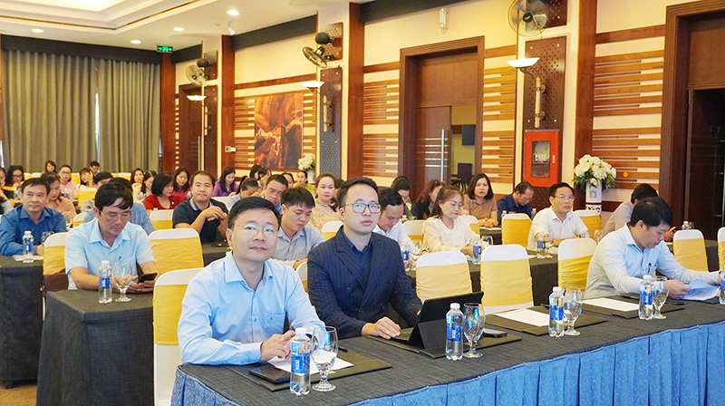 Các đại biểu tham dự lễ khai mạc lớp bồi dưỡng.