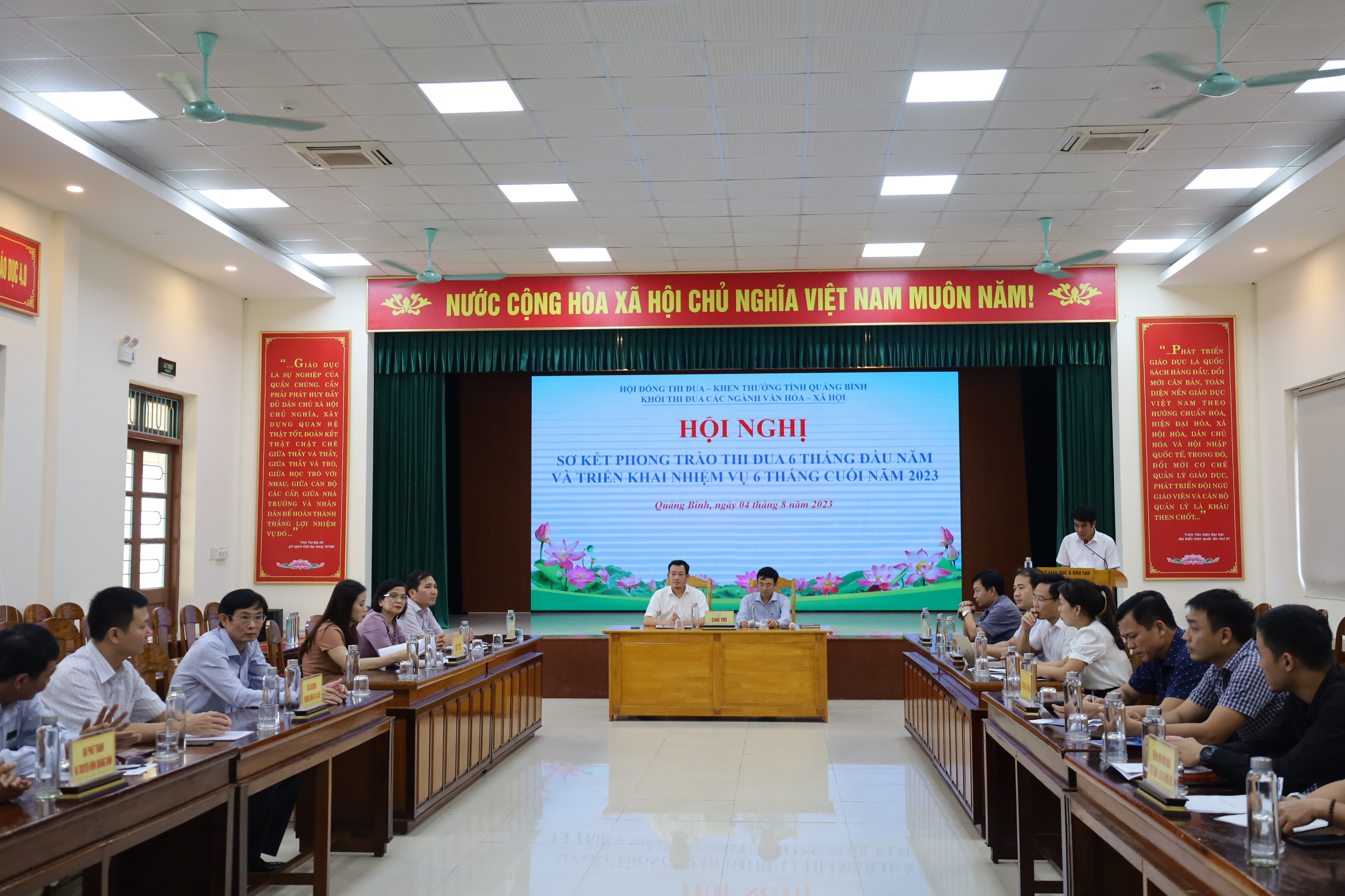  Toàn cảnh hội nghị. 