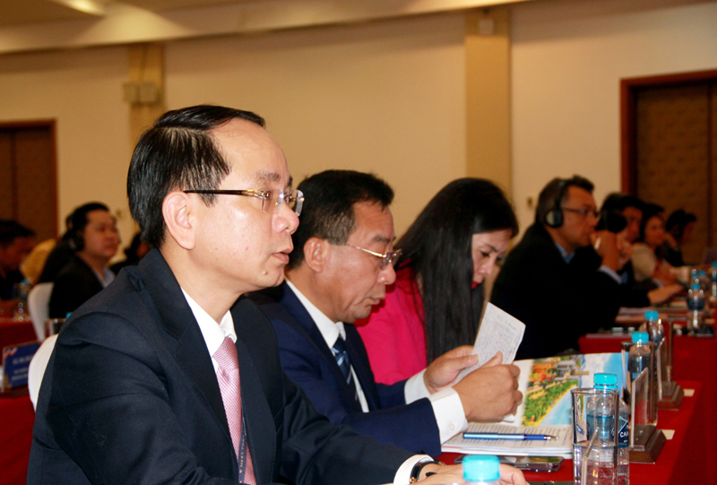 Đồng chí Phó Chủ tịch UBND tỉnh Phan Mạnh Hùng dự hội nghị  
