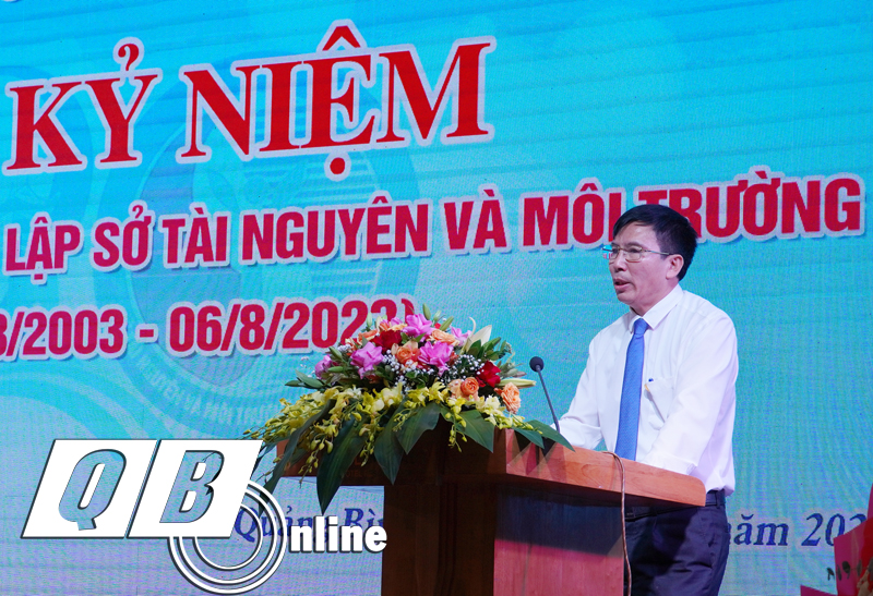Giám đốc Sở TN-MT Nguyễn Huệ đọc diễn văn tại buổi lễ.