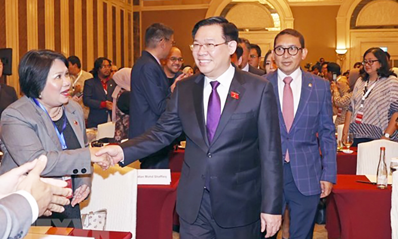  Chủ tịch Quốc hội Vương Đình Huệ đến Diễn đàn Chính sách Đối ngoại. (Ảnh: TTXVN)