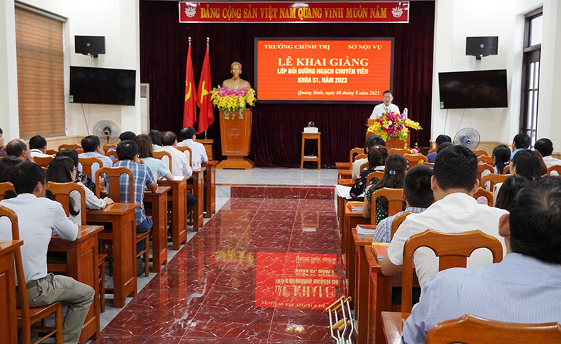 Toàn cảnh lễ khai giảng.