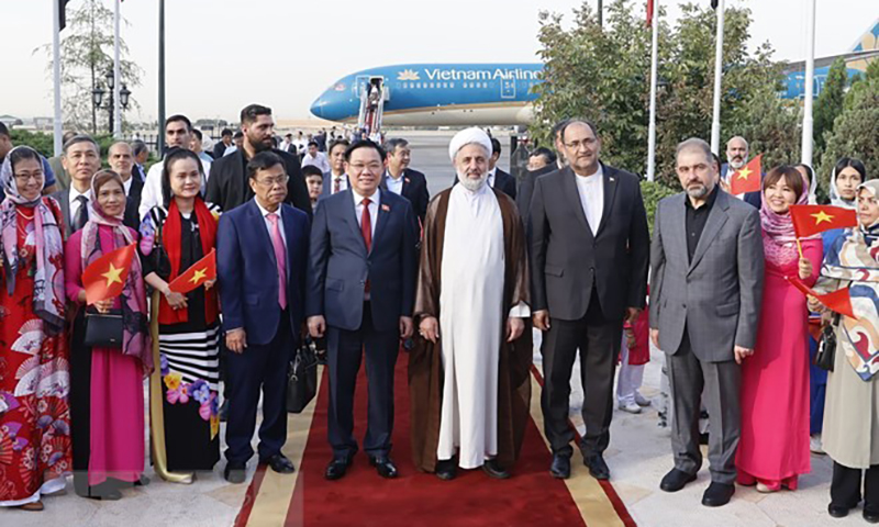 Lễ đón Chủ tịch Quốc hội Vương Đình Huệ tại Sân bay Mehrabad, thủ đô Tehran. (Ảnh: Doãn Tấn/TTXVN)