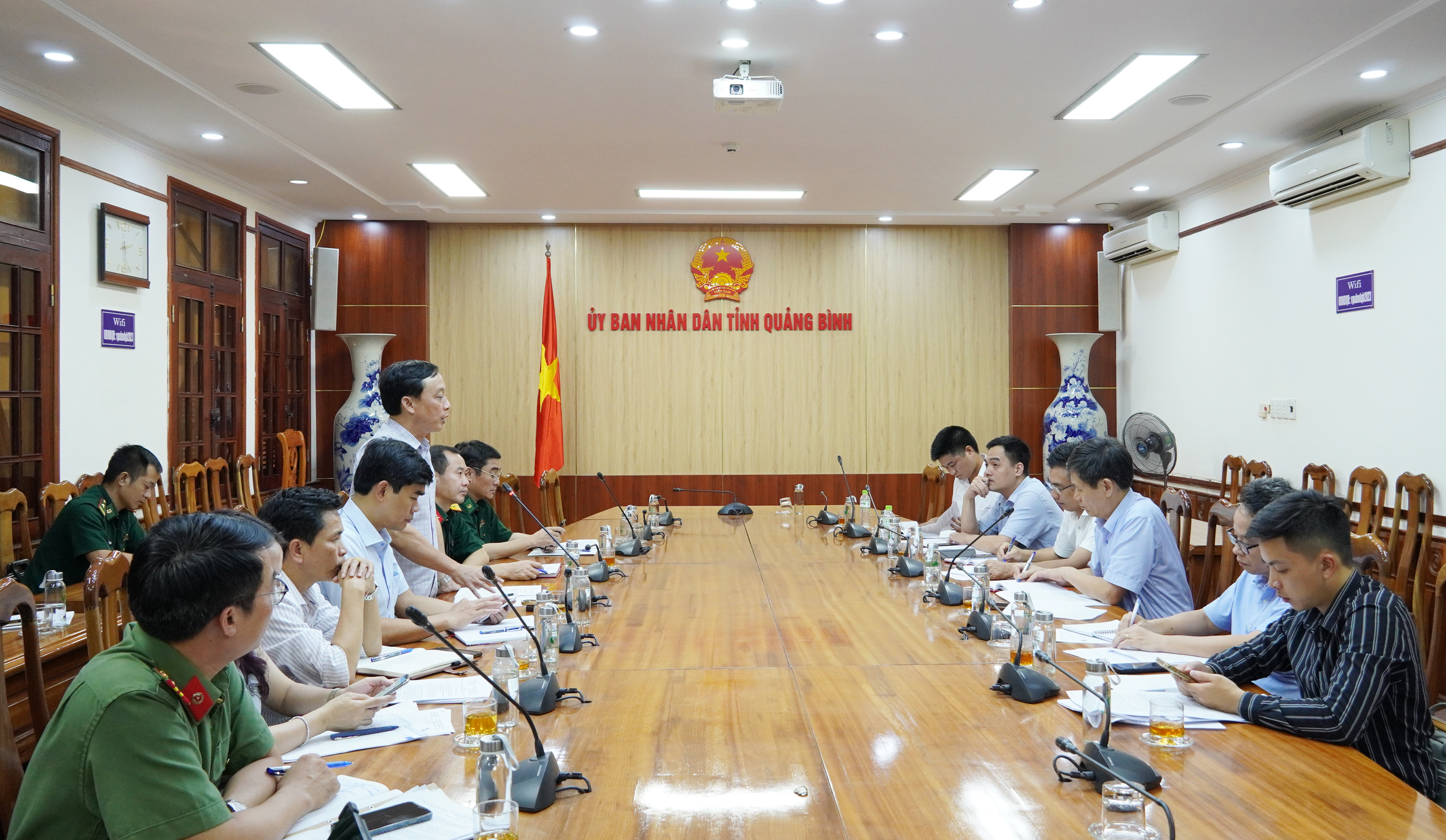 Toàn cảnh buổi làm việc.