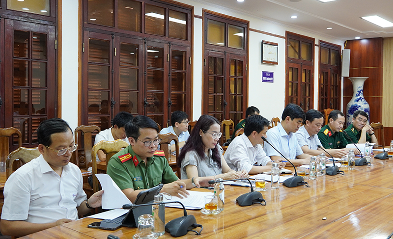 Các đại biểu tham dự buổi làm việc.