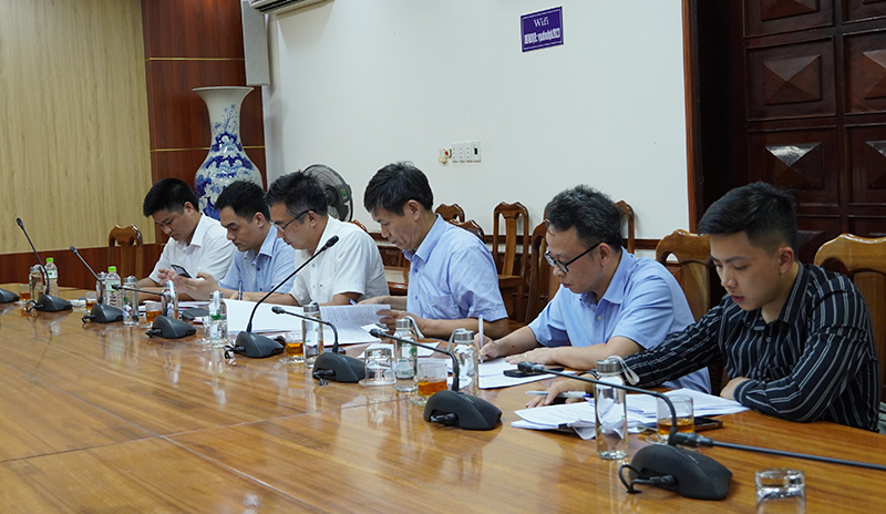 Các đại biểu tham dự buổi làm việc.