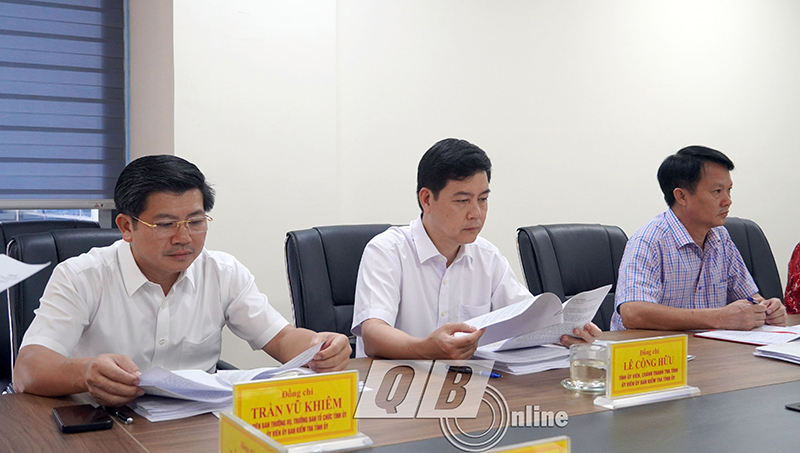 Các đồng chí Ủy viên UBKT Tỉnh ủy tham dự kỳ họp