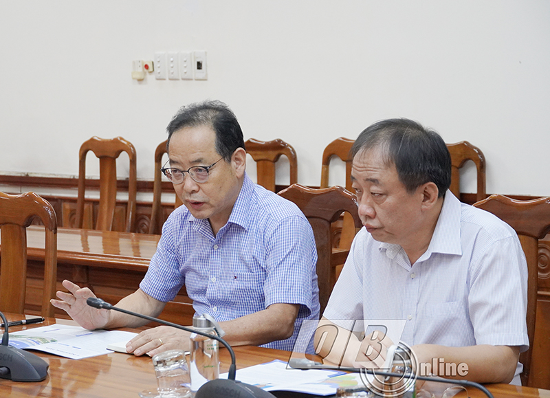  Ông Lee Chang Bok, Tổng Giám đốc Công ty TNHH HTCTECH phát biểu tại cuộc làm việc.