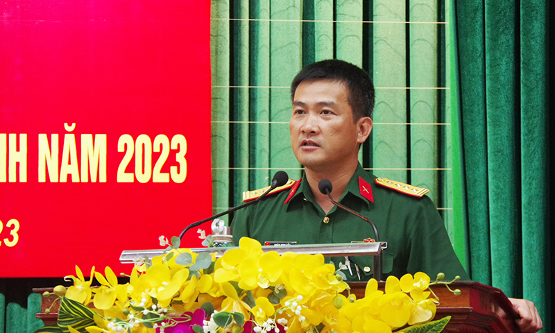 Đồng chí đại tá Đoàn Sinh Hòa, Chỉ huy trưởng Bộ CHQS tỉnh kết luận hội nghị.