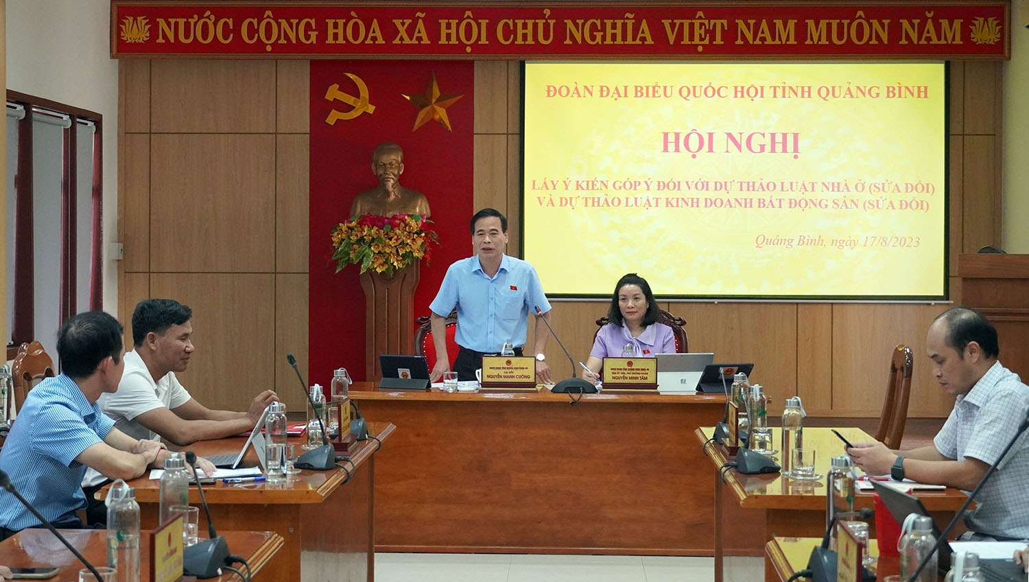 Đồng chí Nguyễn Mạnh Cường, Phó Chủ nhiệm Ủy ban Tư pháp Quốc hội, ĐBQH tỉnh ghi nhận, tiếp thu các ý kiến