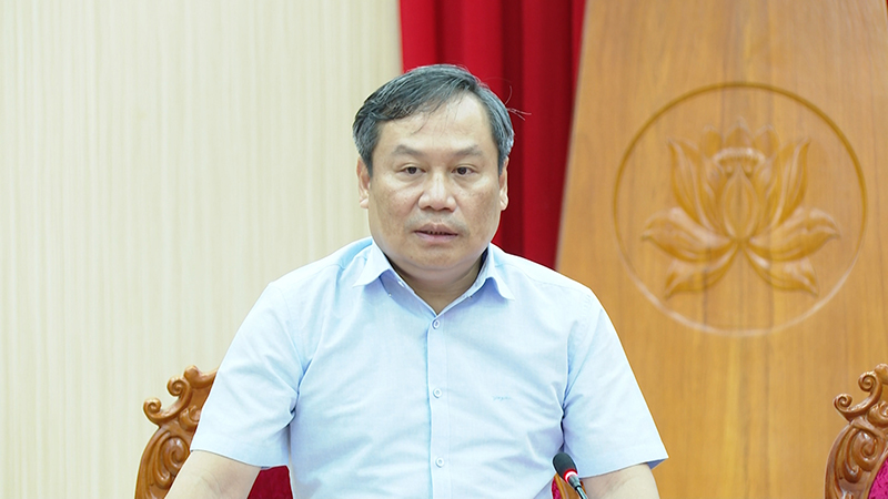 Đồng chí Bí thư Tỉnh ủy Vũ Đại Thắng trao đổi tại buổi làm việc với Thành ủy Phú Quốc, tỉnh Kiên Giang.