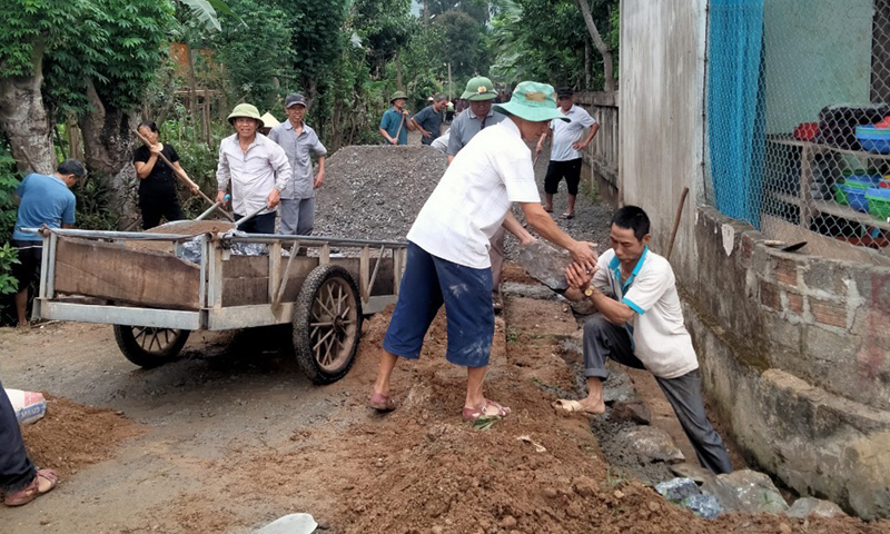 Với việc tăng cường đoàn kết trong đội ngũ cán bộ, đảng viên, nhân dân, nhiều việc khó trong xây dựng nông thôn mới được xã Thạch Hóa (Tuyên Hóa) hoàn thành.