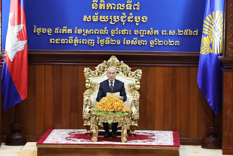 Quốc vương Campuchia Norodom Sihamuni chủ trì Phiên khai mạc Quốc hội khóa VII. (Ảnh: SƠN XINH)