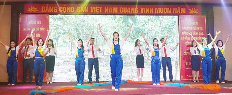 Văn nghệ chào mừng hội thi.