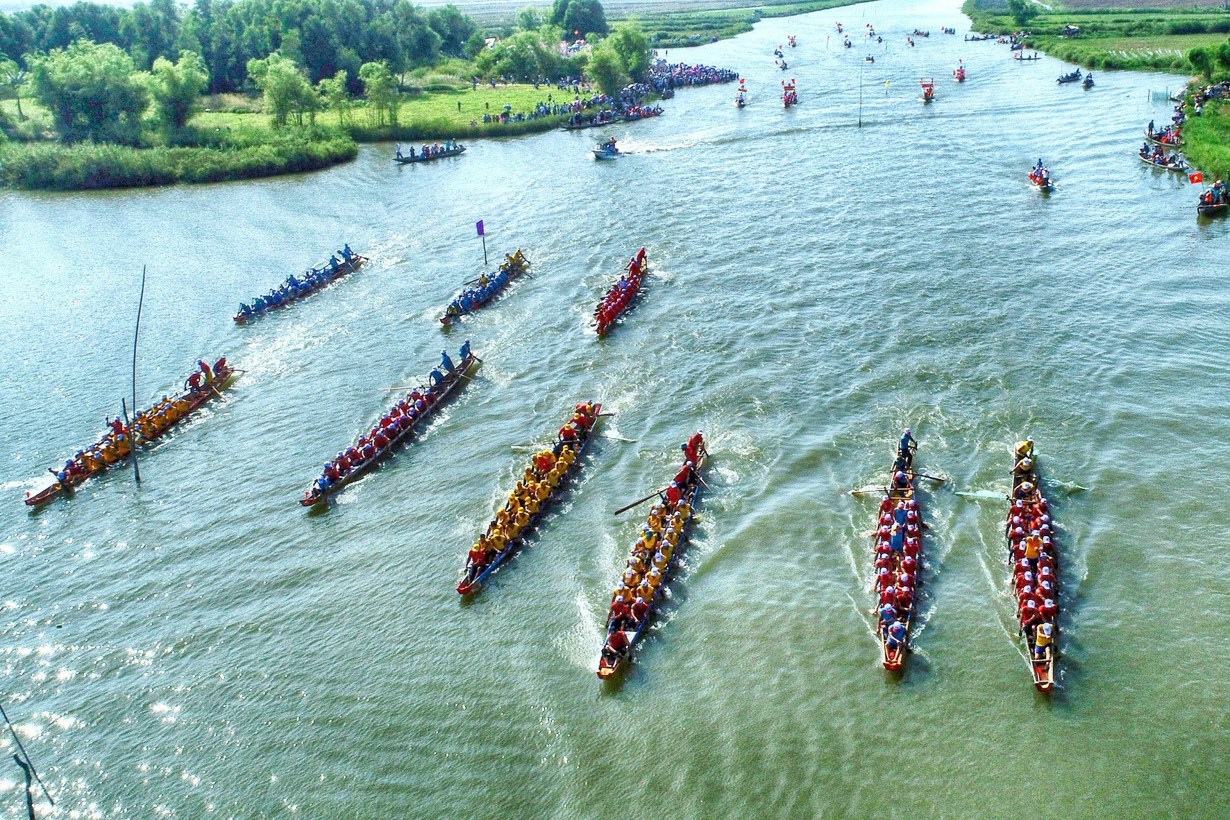  Lễ hội bơi thuyền truyền thống trên sông Kiến Giang xã Hồng Thủy năm 2023.