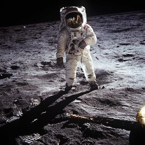 Phi hành gia người Mỹ Buzz Aldrin của tàu Apollo 11 bước trên Mặt trăng, ngày 20/7/1969. (Ảnh: NASA)