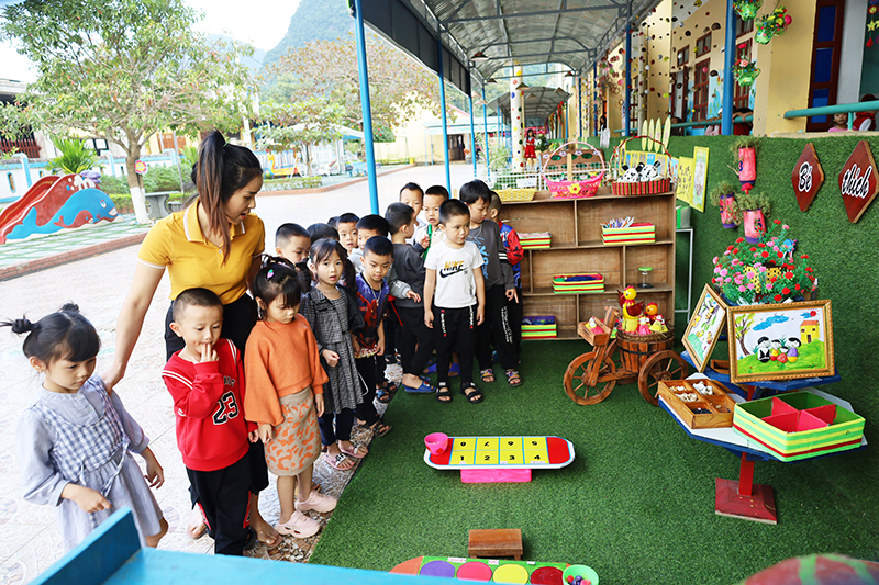 Nhiều trường học ở huyện Minh Hóa được đầu tư về hệ thống cơ sở vật chất, trang thiết bị để đáp ứng nhu cầu dạy và học. 