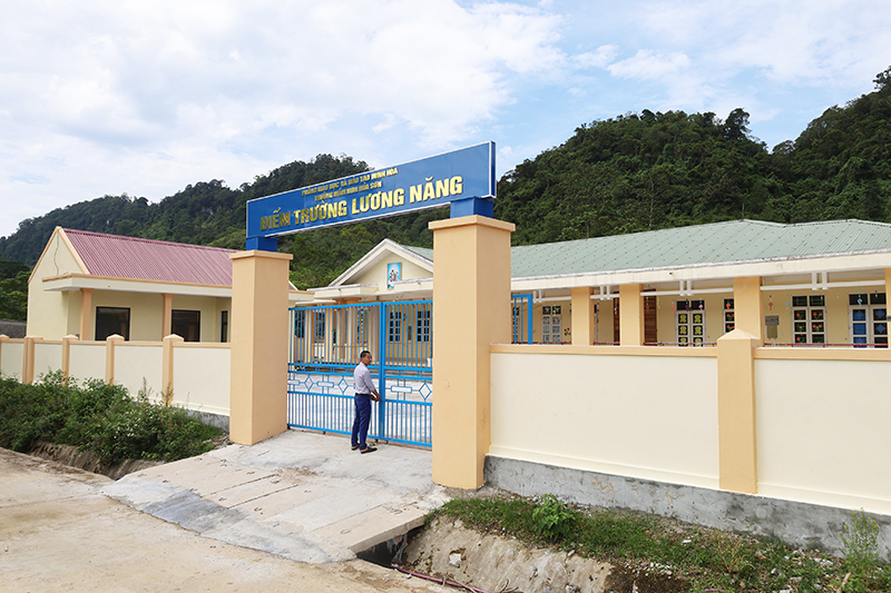 Nhiều trường học ở các xã vùng biên giới huyện Minh Hóa được xây mới để đưa vào sử dụng trong năm học mới. 