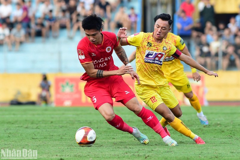 Sau 20 năm, V-League mới chứng kiến một đội vừa thăng hạng đã lập tức giành chức vô địch. (Ảnh: TRẦN HẢI)