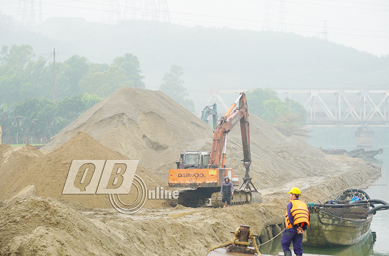 các sở, ngành, địa phương kiểm tra, giải quyết dứt điểm những tồn tại, vi phạm trong hoạt động khoáng sản.