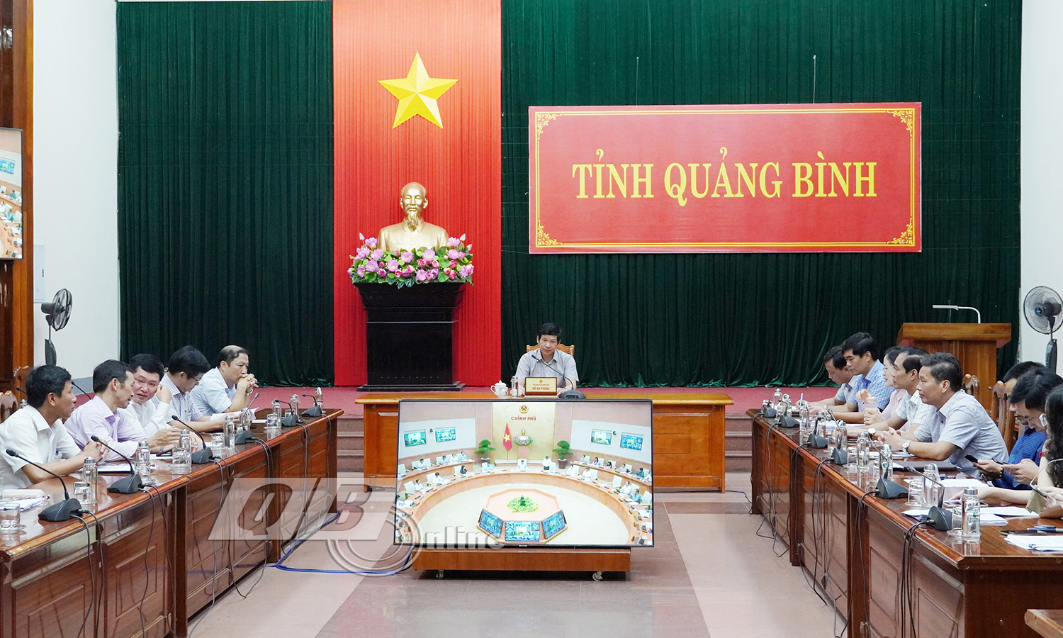 Đồng chí ác Phó Chủ tịch UBND tỉnh Hồ An Phong và đại biểu dự phiên họp tại điểm cầu tỉnh Quảng Bình.phó chủ tịch