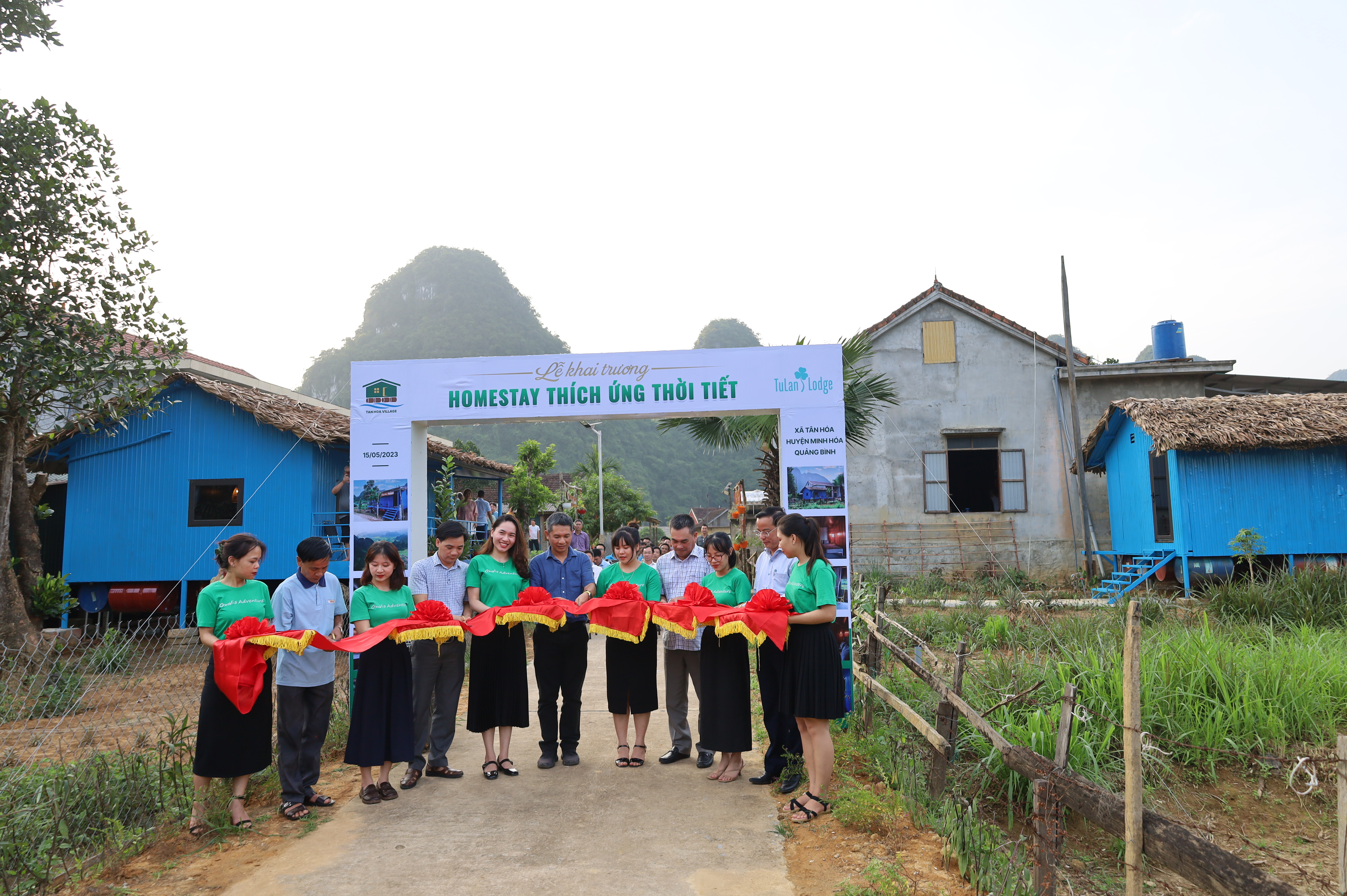 Nhờ được cấp trên hỗ trợ nhà phao tránh lũ, người dân xã Tân Hóa còn biết tận dụng căn nhà này để phát triển du lịch, mở hướng thoát nghèo, vươn lên làm giàu chính đáng.