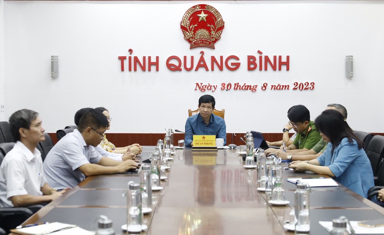 Đồng chí Phó Chủ tịch UBND tỉnh Hồ An Phong chủ trì hội nghị tại điểm cầu Quảng Bình. 