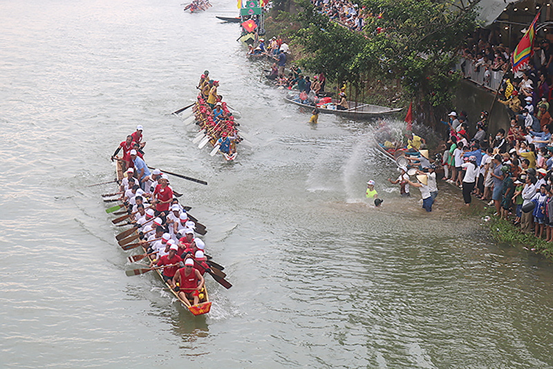 Bơi, đua thuyền truyền thống trên sông Kiến Giang-nét đẹp văn hóa trong Quốc khánh 2/9.