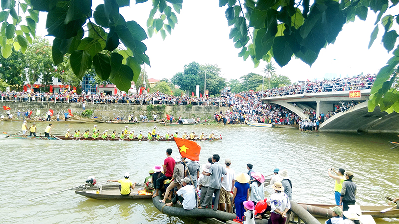 Người dân Lệ Thủy tự hào về nét văn hóa đón Tết Độc lập và lễ hội bơi, đua thuyền truyền thống trên sông Kiến Giang.