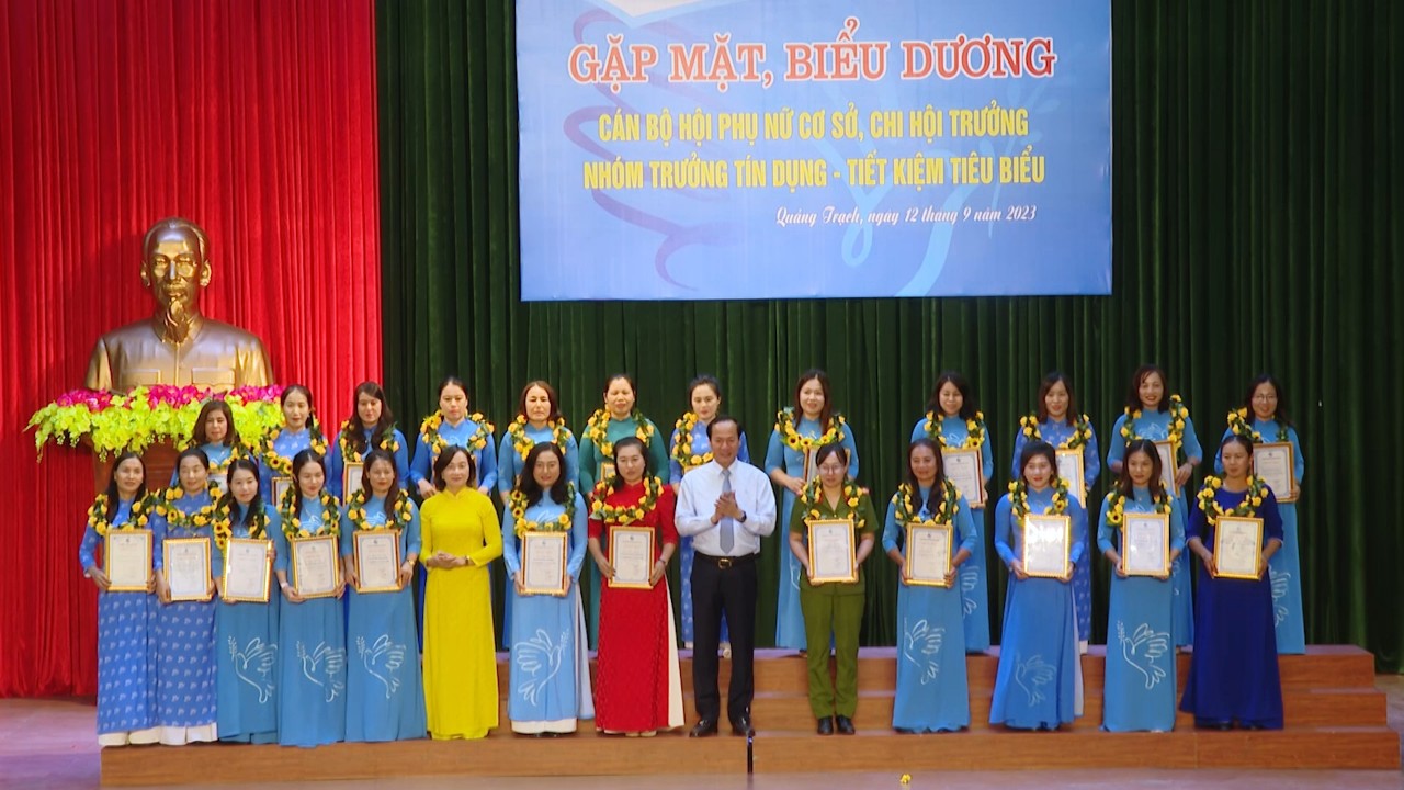 Quảng Trạch: Biểu dương cán bộ phụ nữ cơ sở tiêu biểu