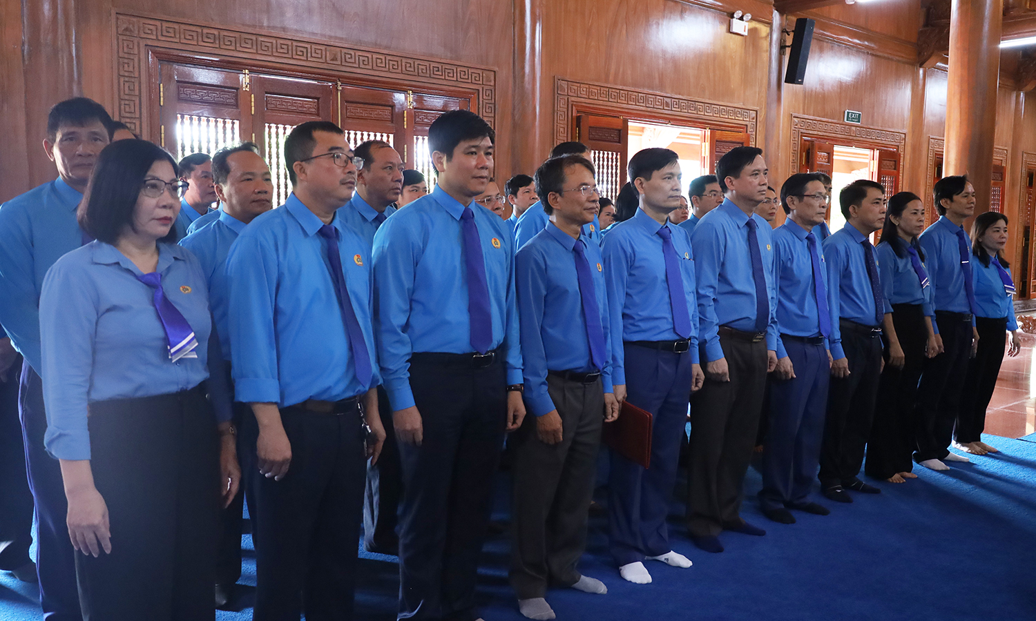 Đoàn đại biểu dự Đại hội Công đoàn tỉnh Quảng Bình báo công tại Đền thờ Bác Hồ và các Anh hùng liệt sỹ