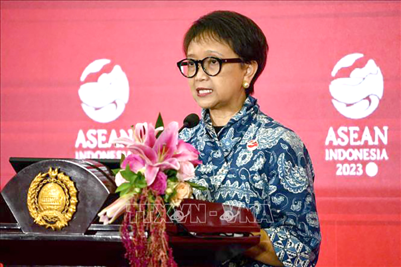  Ngoại trưởng Indonesia Retno Marsudi phát biểu tại cuộc họp báo ở Jakarta. Ảnh tư liệu: AFP/TTXVN