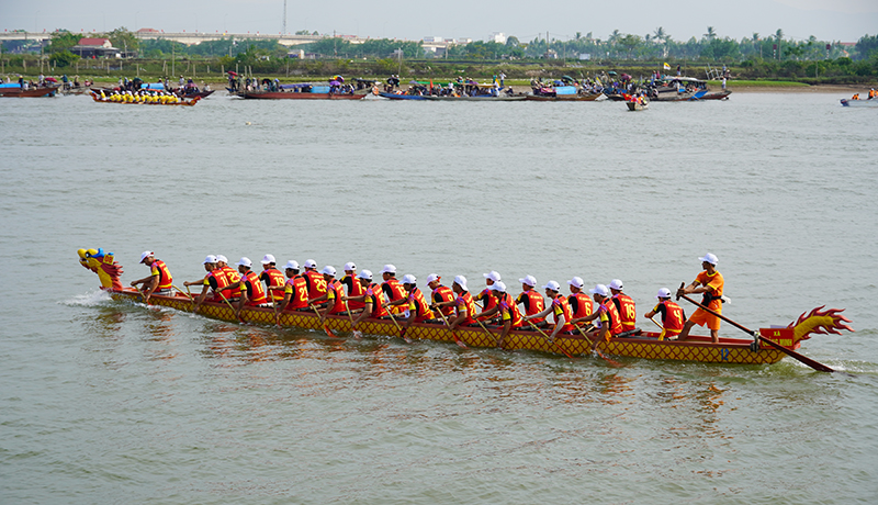 Kết quả, ban tổ chức đã trao giải nhất cho đội đua xã Quảng Minh; giải nhì cho xã Quảng Văn; giải ba xã Quảng Sơn và 3 giải khuyến khích cho các phường Ba Đồn, Quảng Thuận và xã Quảng Tiên.