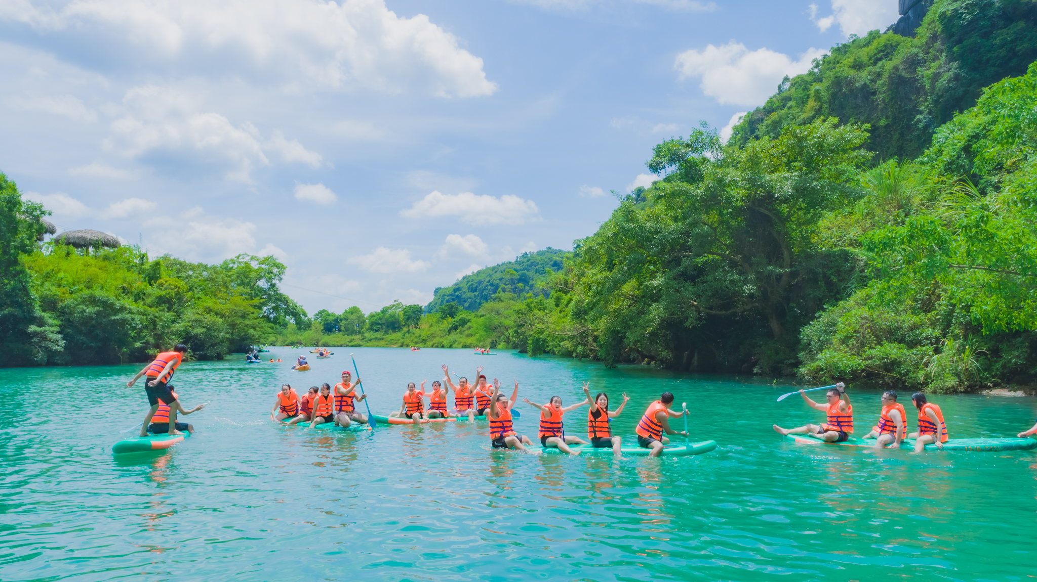 Các điểm tham quan du lịch sinh thái, du lịch cộng đồng và một số sản phẩm du lịch mạo hiểm tại Vườn quốc gia Phong Nha-Kẻ Bàng hút khách. 