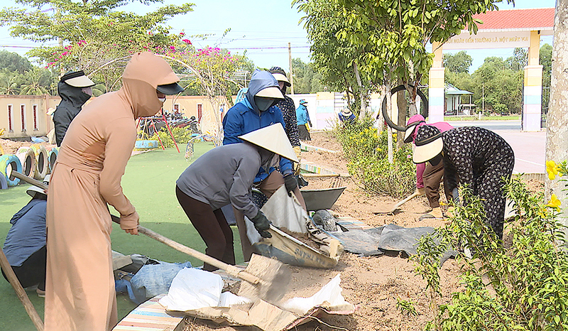 Dọn dẹp vệ sinh đầu năm học.