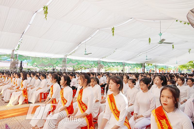 Học sinh Trường THPT Lê Hồng Phong tự tin bước vào năm học mới