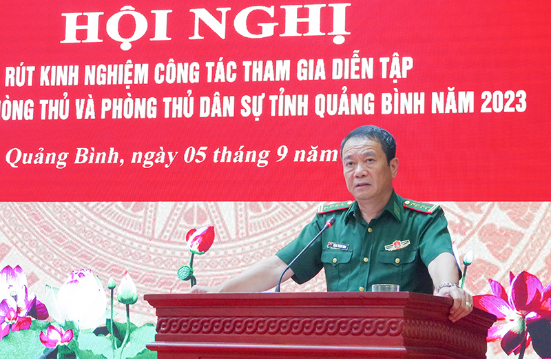 Đại tá Trịnh Thanh Bình, Chỉ huy trưởng Bộ Chỉ huy BĐBP tỉnh phát biểu chỉ đạo tại hội nghị.