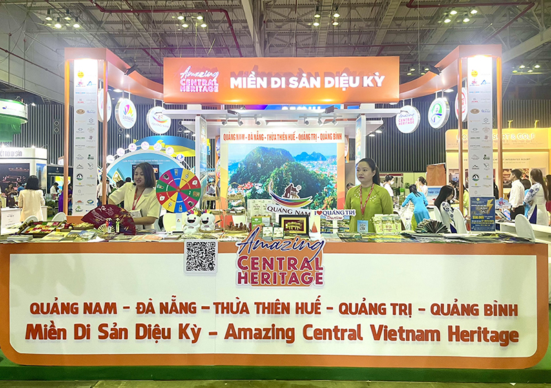 Du lịch Quảng Bình và các địa phương trong khối liên kết miền cùng tham gia sự kiện tại gian hàng chung của 5 địa phương.