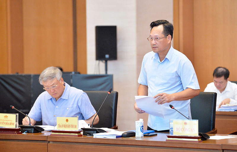  Phó Chánh án Tòa án nhân dân tối cao Nguyễn Văn Tiến phát biểu tại Phiên họp lần thứ 10 của Ủy ban Tư pháp.