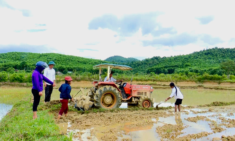 Nhờ học hỏi mô hình hay, nhân tố điển hình được tuyên truyền trên Báo Quảng Bình, người dân bản Cà Xen, xã Thanh Hóa (Tuyên Hóa) chăm lo phát triển sản xuất, nâng cao đời sống.