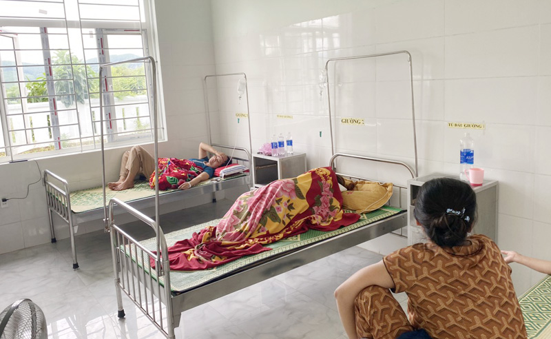 Các ca bệnh SXH được theo dõi, điều trị tại Trạm y tế xã Lâm Trạch.